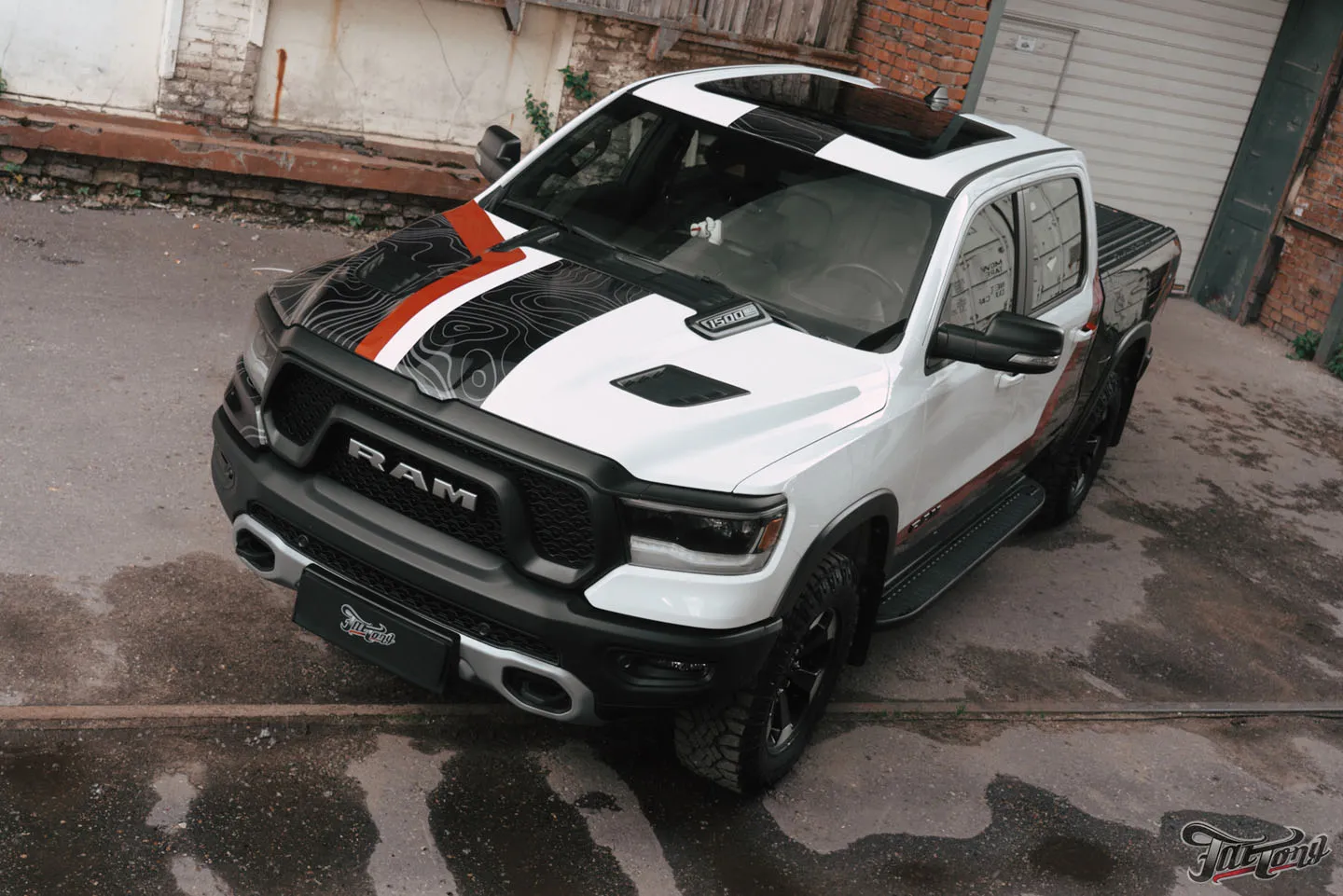 Оклейка в дизайн и защита полиуретаном RAM 1500 Rebel